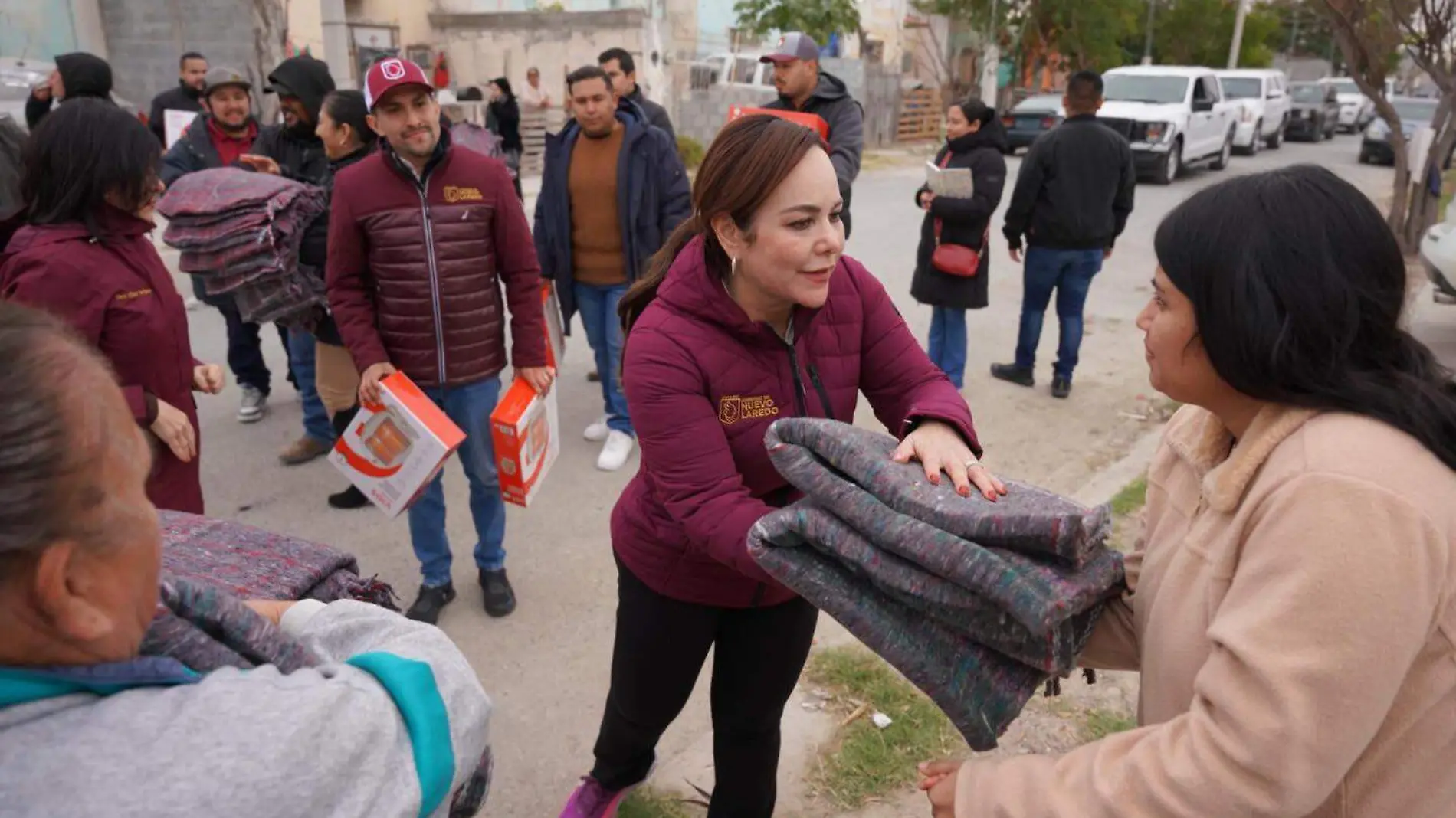 Entregan apoyos invernales a familias del poniente de Nuevo Laredo Gobierno de NLD (2)